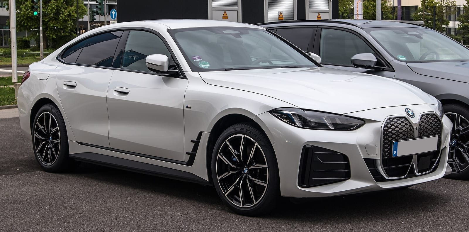 BMW i4 I рестайлинг — Вид спереди