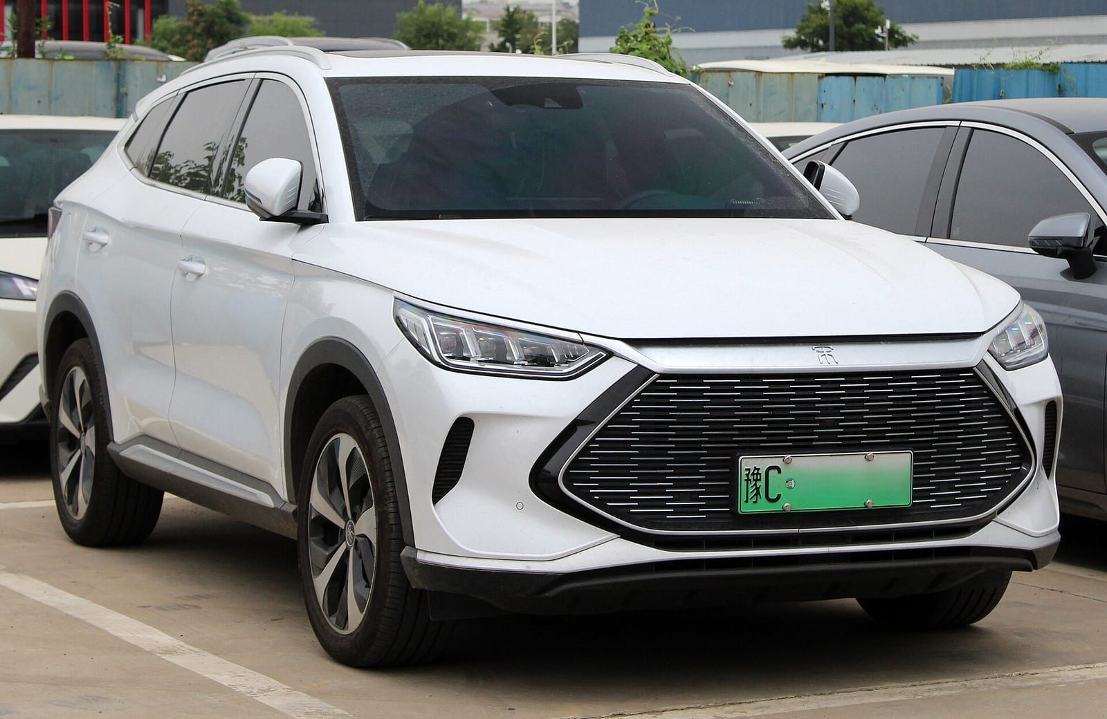 BYD Song Plus DM-i I — Вид спереди