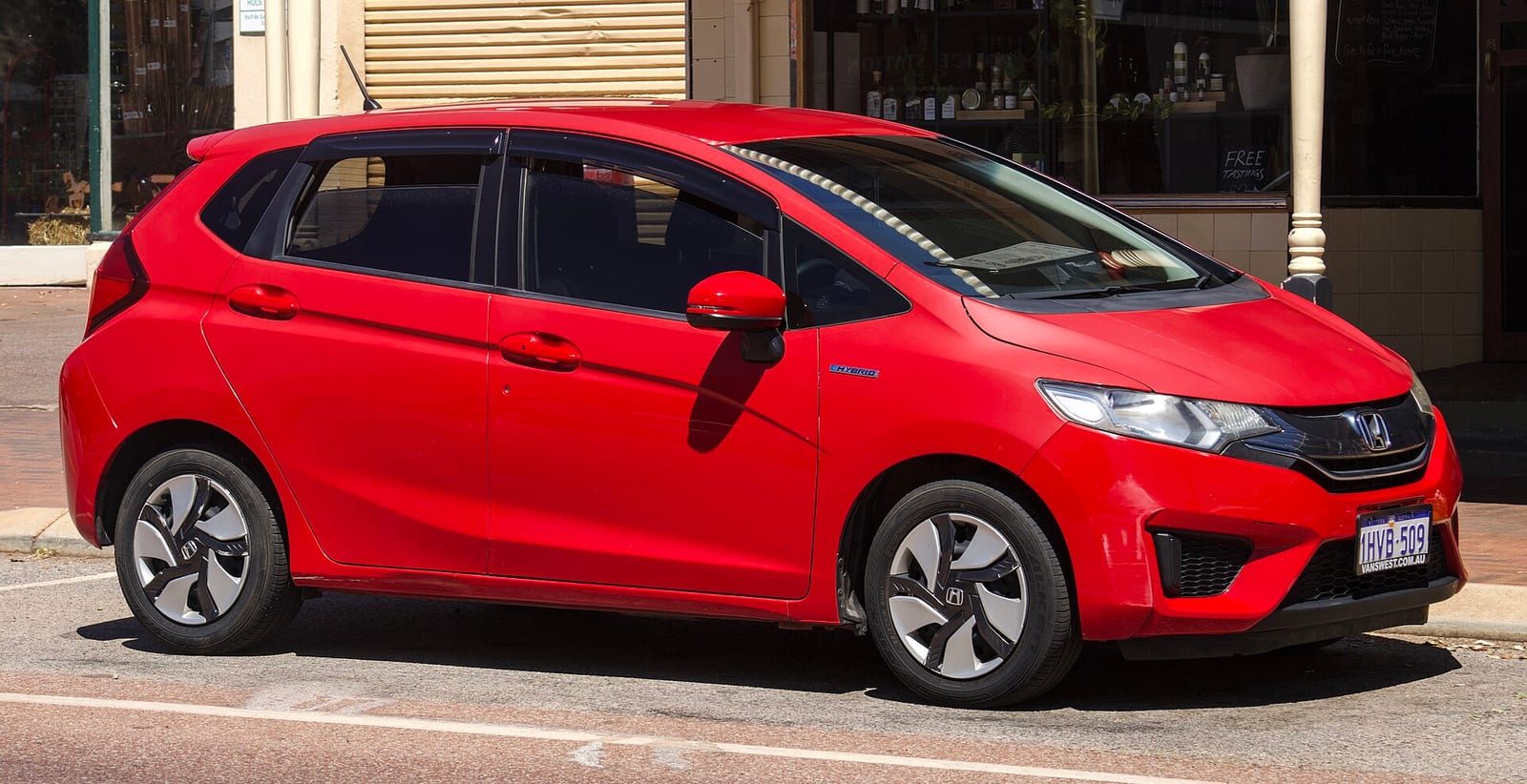 Honda Fit Hybrid III — Вид спереди