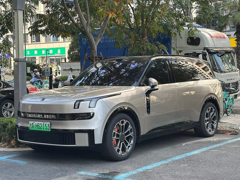 Lynk & Co 900