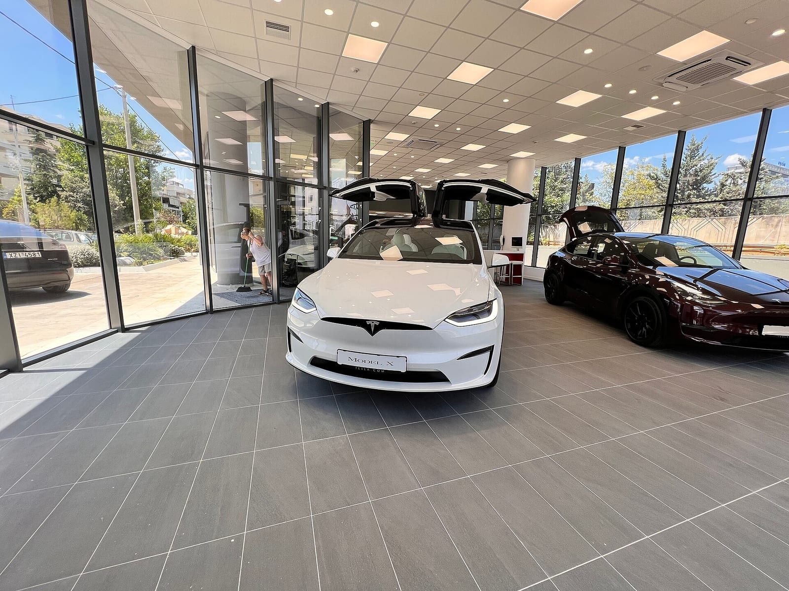 Tesla Model X I рестайлинг — Вид спереди