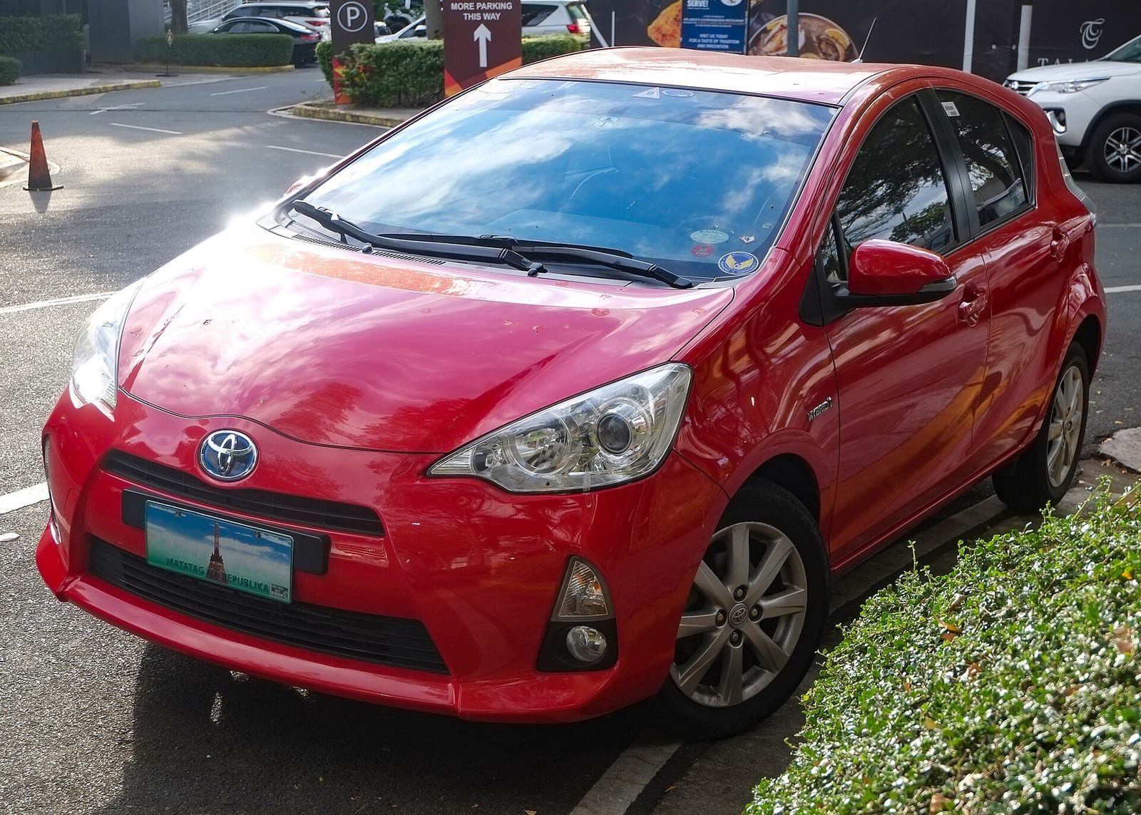 Toyota Aqua I (NHP10) — Экспортная версия Prius c · вид спереди