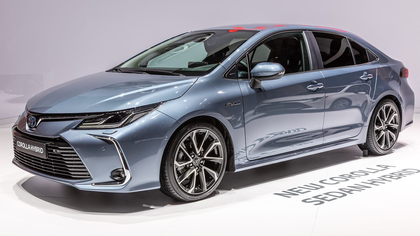 Toyota Corolla Hybrid XII, initial version — фото 1